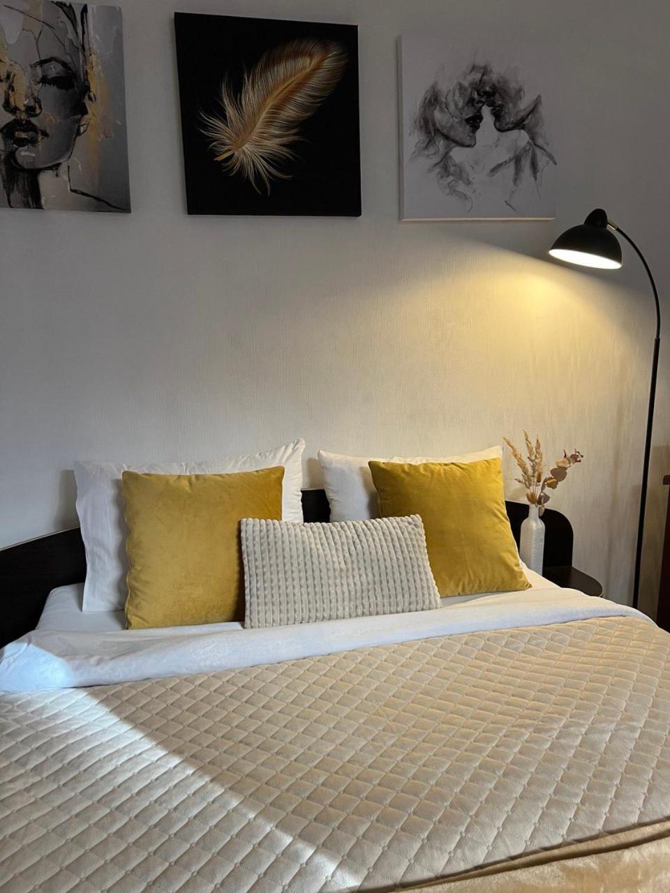 Cozy Apartment Near The Lviv National Opera Exterior photo