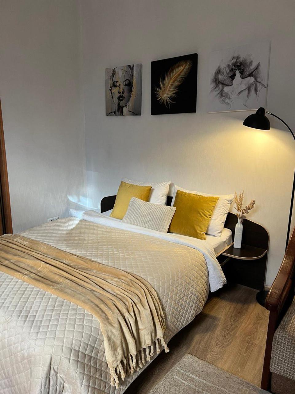 Cozy Apartment Near The Lviv National Opera Exterior photo